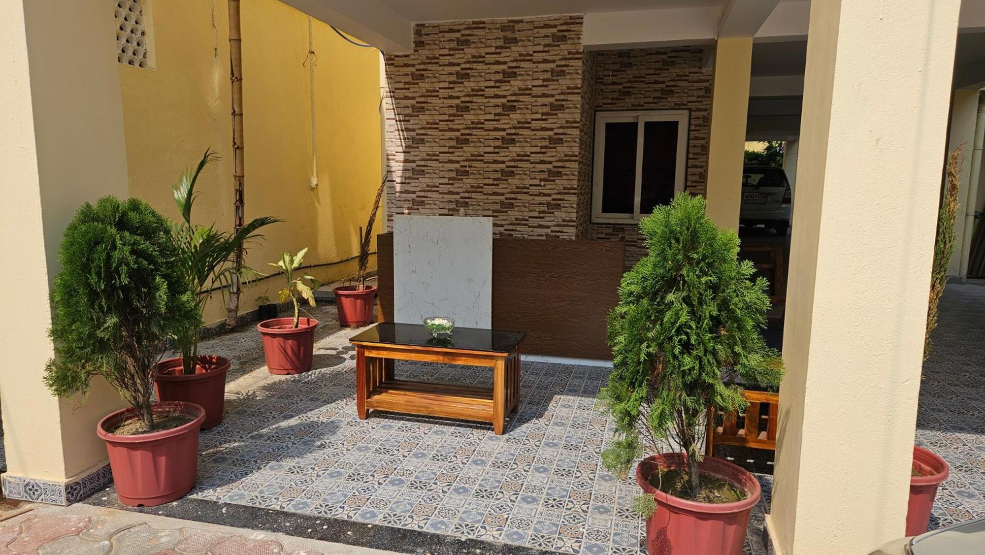 Vensa Homestay Puri Exterior photo